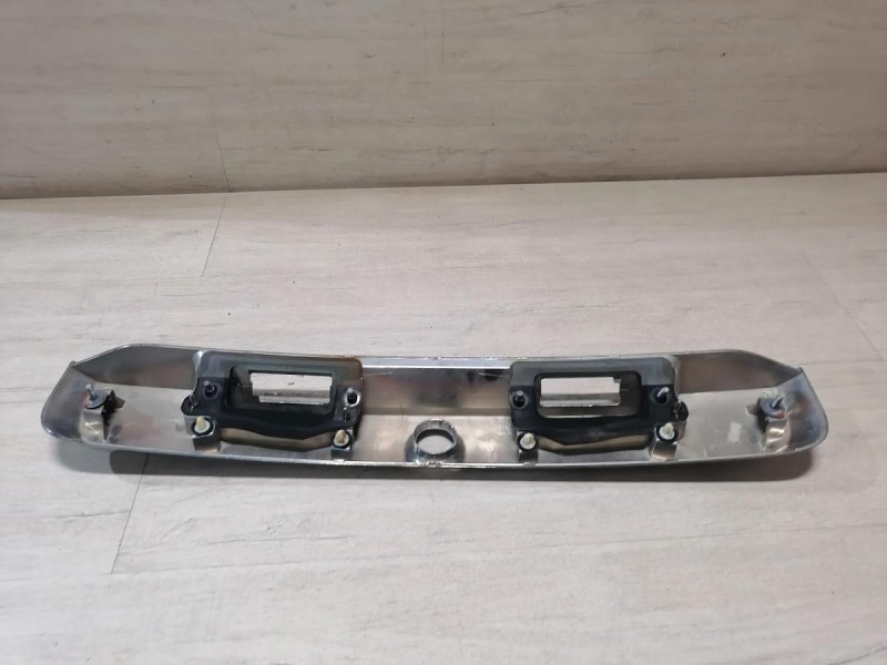 Duster №6 молдинг крышки багажника