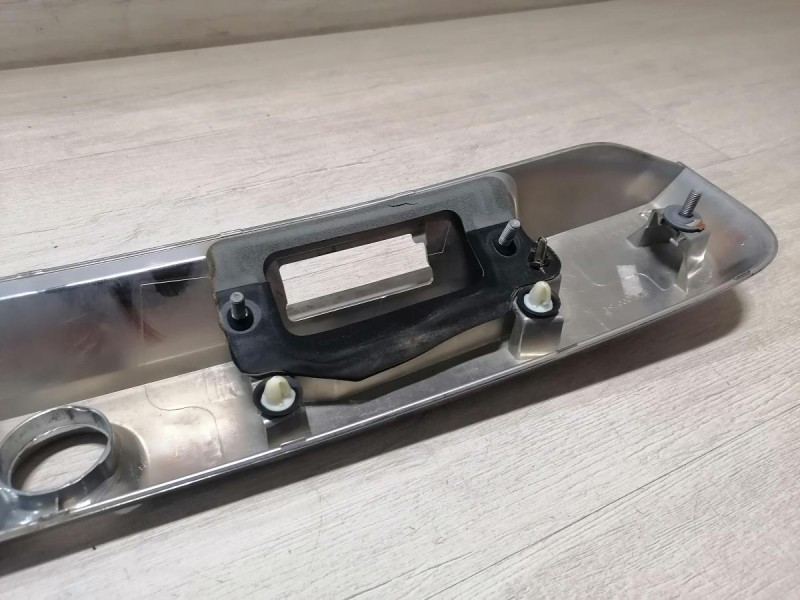 Duster №6 молдинг крышки багажника