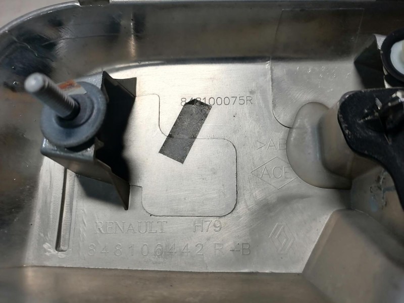 Duster №6 молдинг крышки багажника