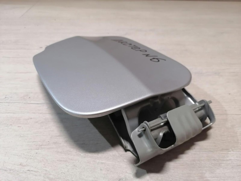 Duster №6 лючок бензобака деф