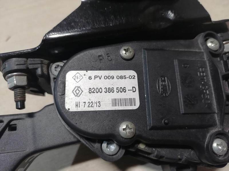 Duster №6 педаль газа