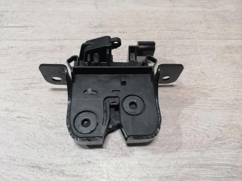 Duster №6 замок багажника