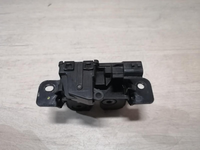 Duster №6 замок багажника