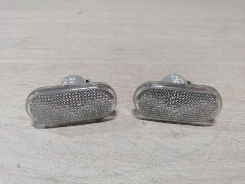 Duster №6 повторитель поворота в крыло