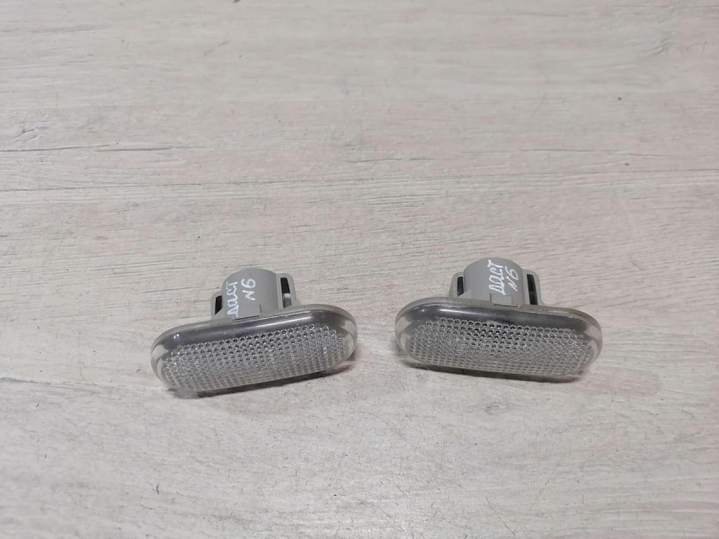 Duster №6 повторитель поворота в крыло