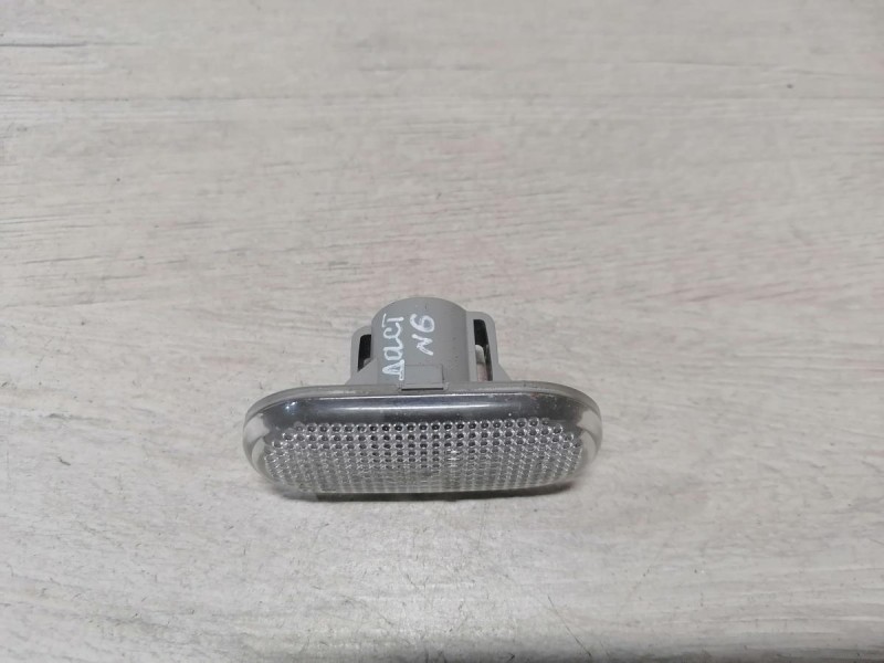 Duster №6 повторитель поворота в крыло