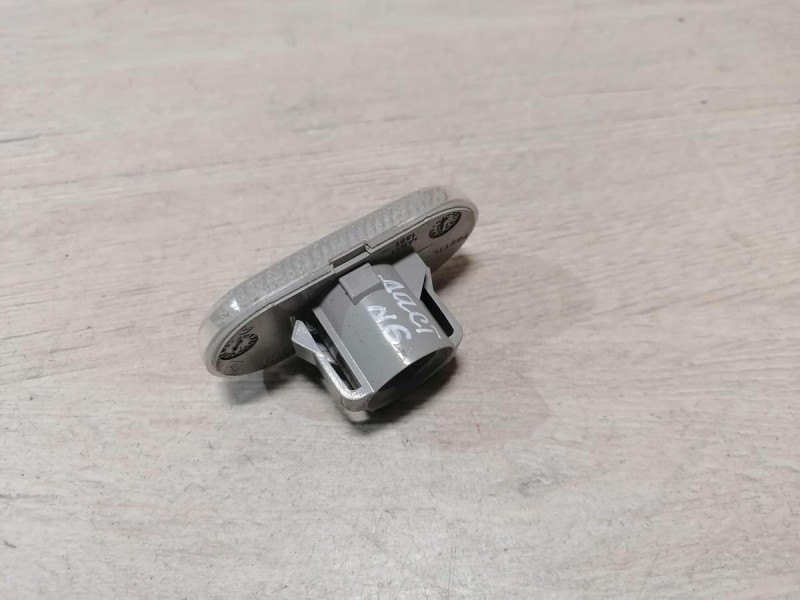 Duster №6 повторитель поворота в крыло