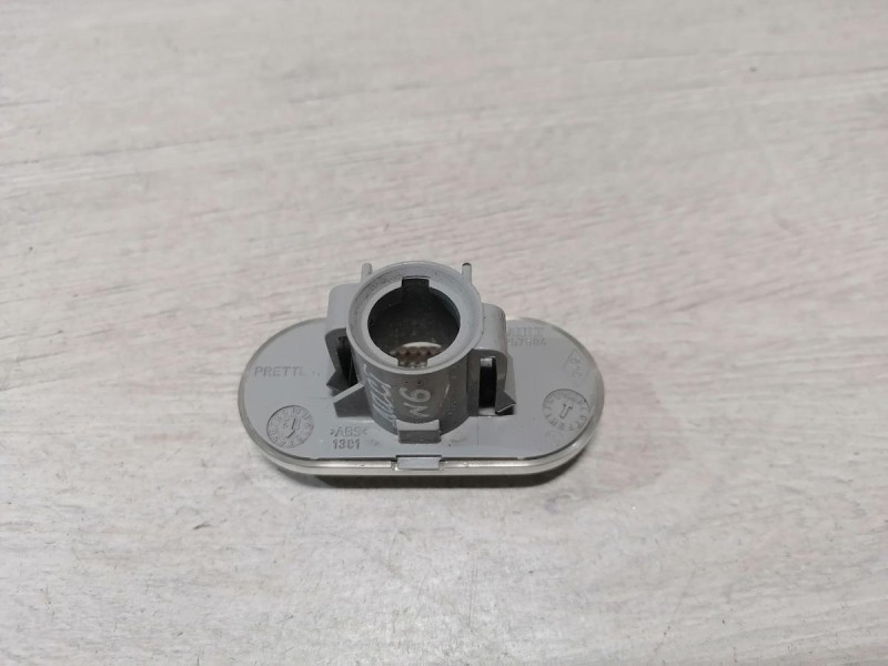 Duster №6 повторитель поворота в крыло