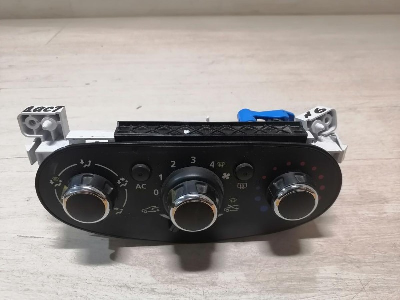 Duster №6 блок управления кондиционером деф