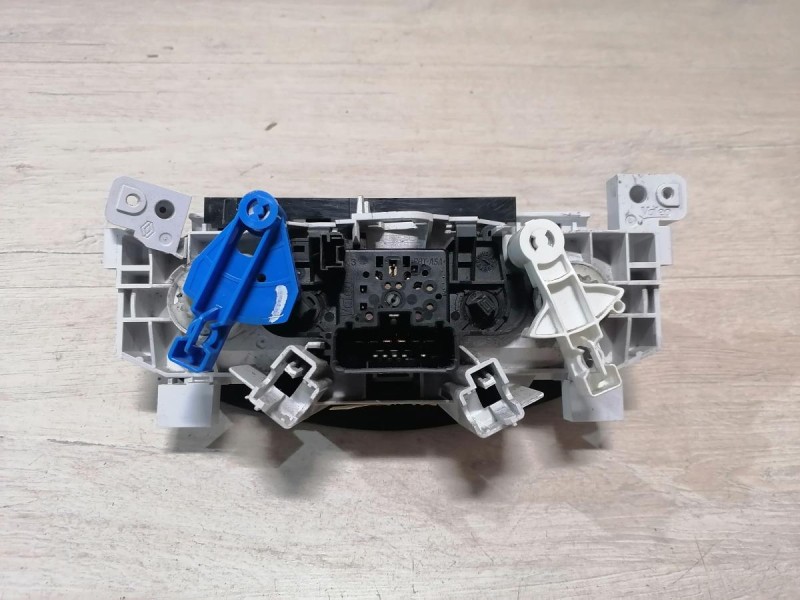 Duster №6 блок управления кондиционером деф