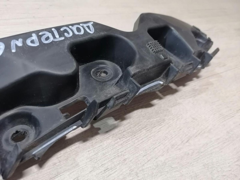 Duster №6 крепление переднего бампера правое деф