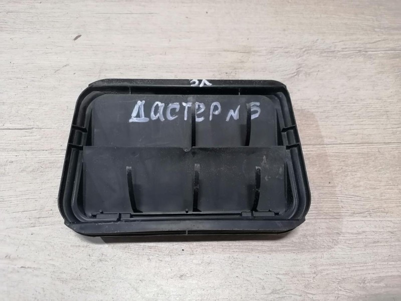 Duster №6 решетка вентиляции багажника