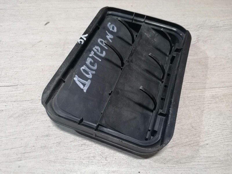 Duster №6 решетка вентиляции багажника