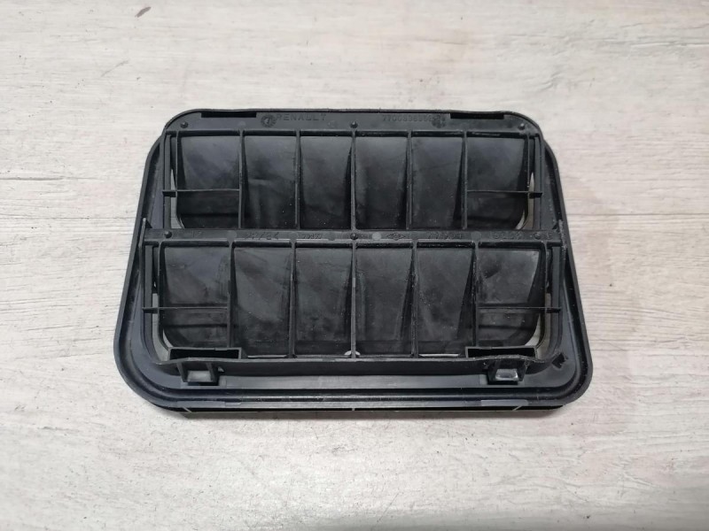 Duster №6 решетка вентиляции багажника