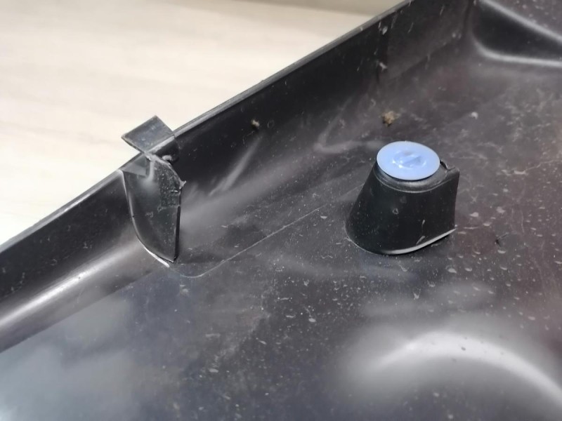 Duster №6 обшивка багажника левая деф