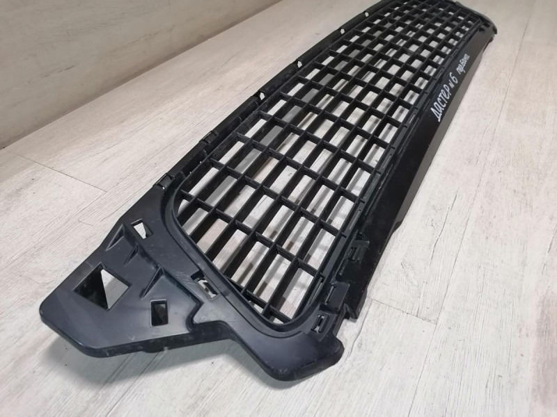 Duster №6 решетка переднего бампера