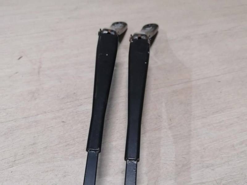 Duster №6 поводок дворников к-кт