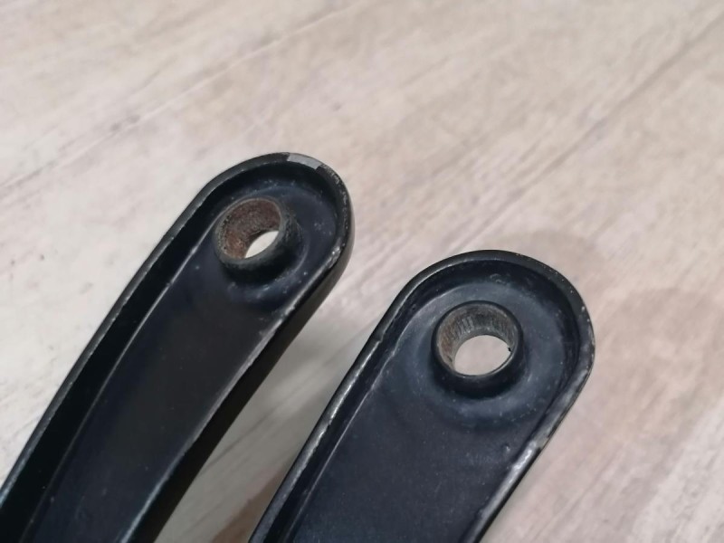 Duster №6 поводок дворников к-кт