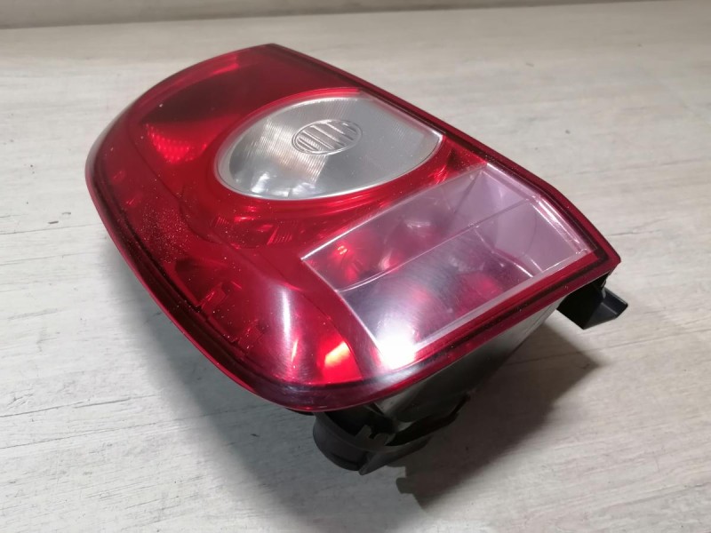 Duster №6 фонарь левый