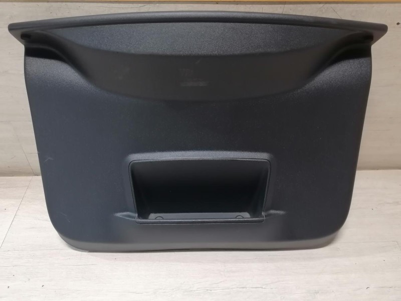 Duster №6 обшивка крышки багажника