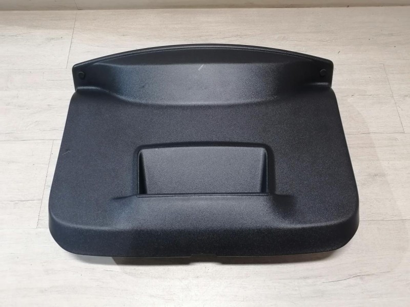 Duster №6 обшивка крышки багажника