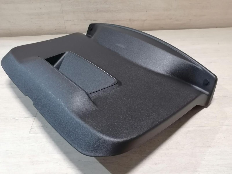 Duster №6 обшивка крышки багажника