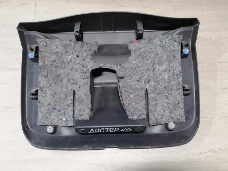 Duster №6 обшивка крышки багажника