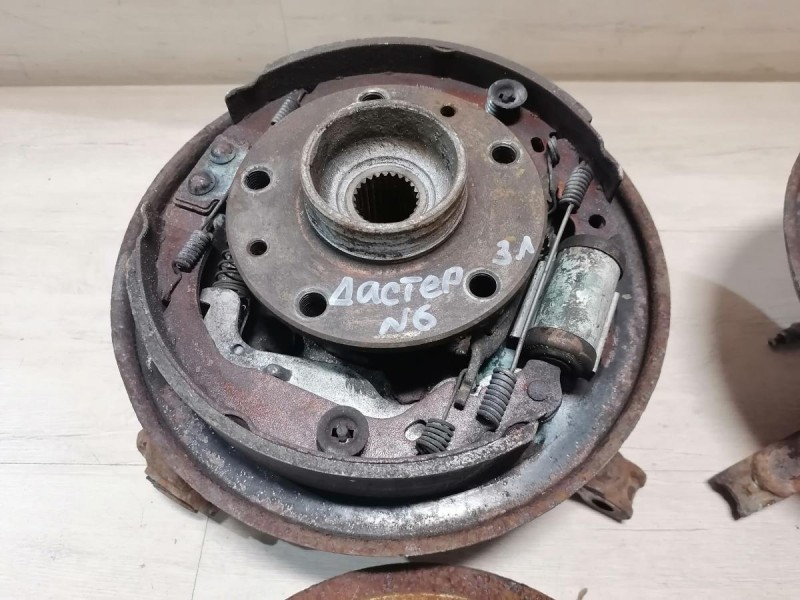 Duster №6 кулак задний левый правый ступица барабан тормозной ручник к-кт