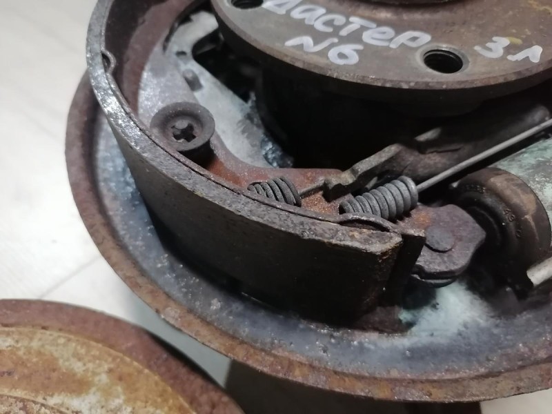 Duster №6 кулак задний левый правый ступица барабан тормозной ручник к-кт