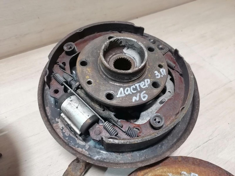 Duster №6 кулак задний левый правый ступица барабан тормозной ручник к-кт