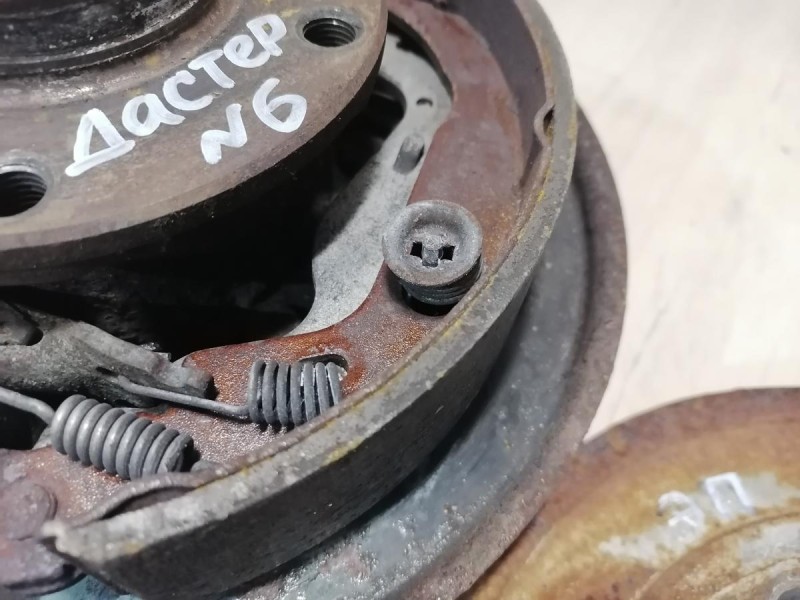 Duster №6 кулак задний левый правый ступица барабан тормозной ручник к-кт