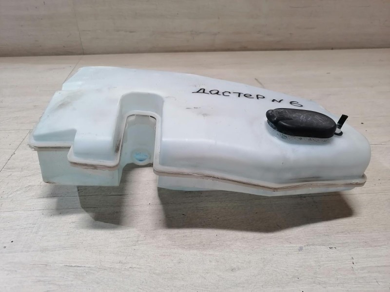 Duster №6 бачок омывателя лобового стекла