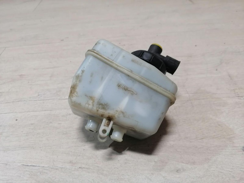 Duster №6 бачок тормозного цилиндра