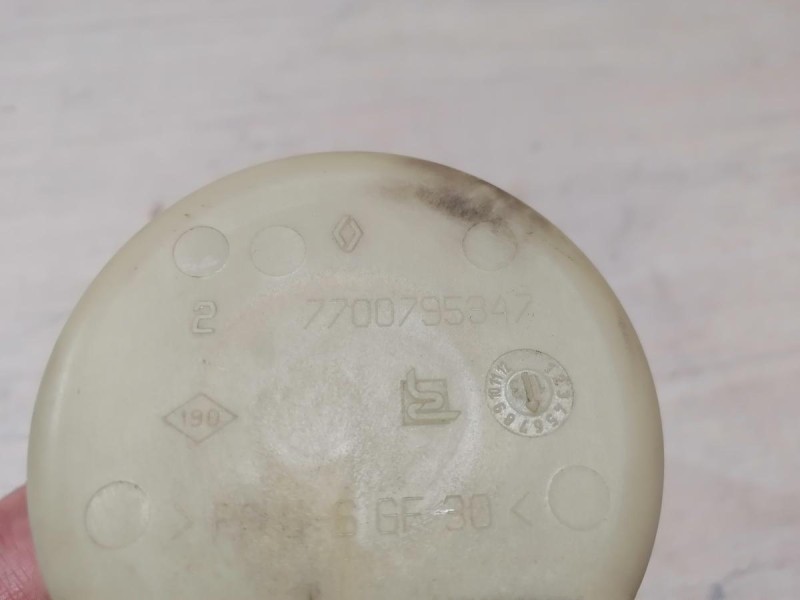 Duster №6 бачок ГУР