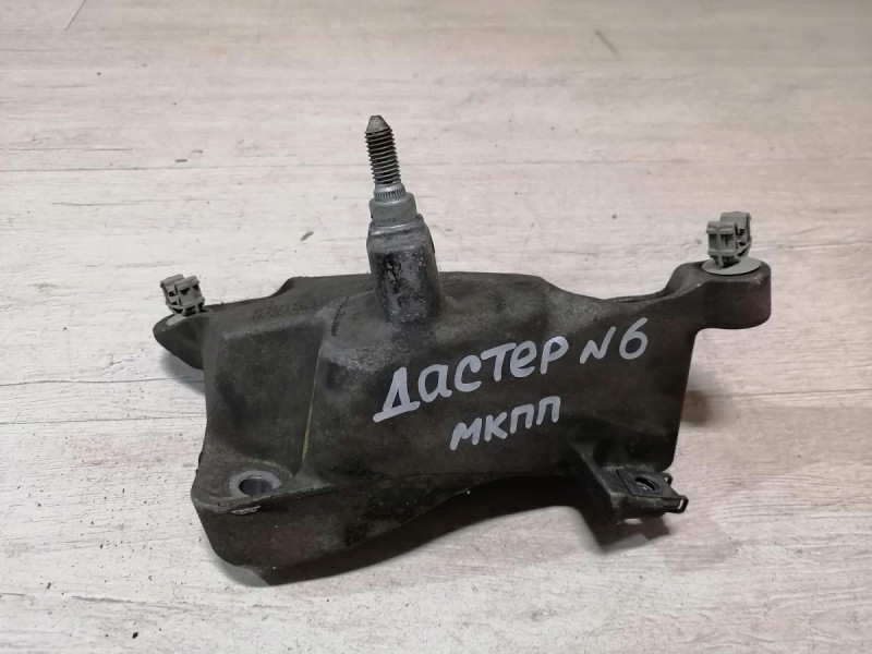 Duster №6 кронштейн верхней подушки коробки
