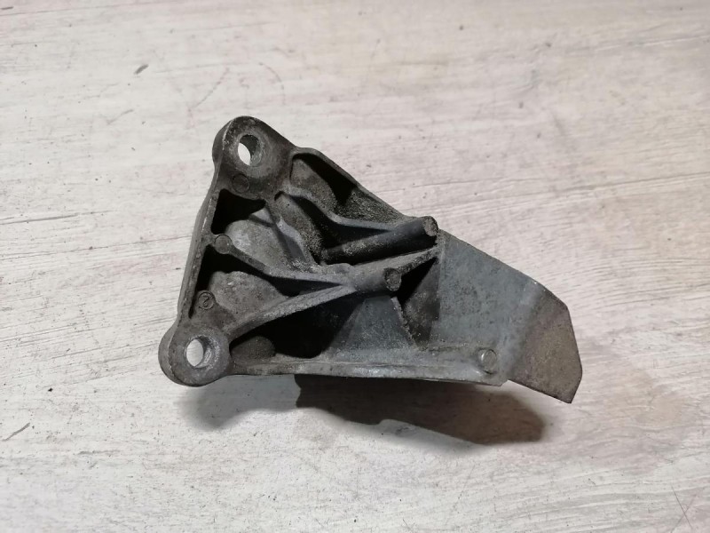 Duster №6 кронштейн фиксатор тросов кулисы мкпп