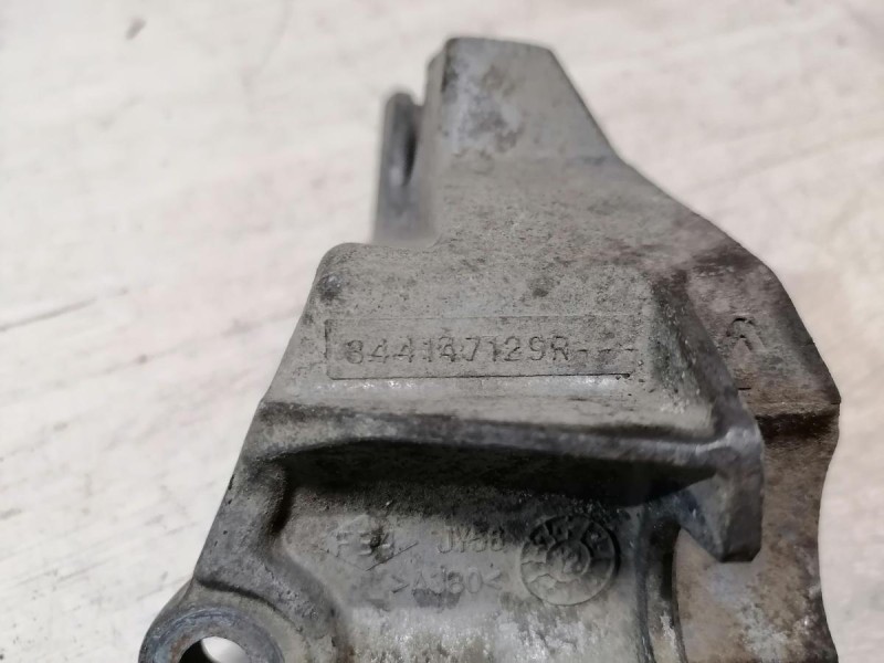 Duster №6 кронштейн фиксатор тросов кулисы мкпп