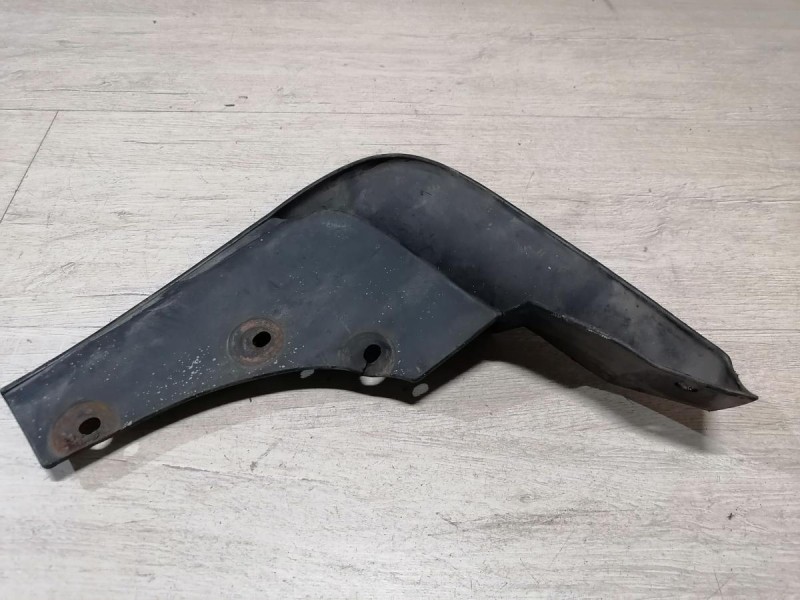 Duster №6 брызговик передний левый деф