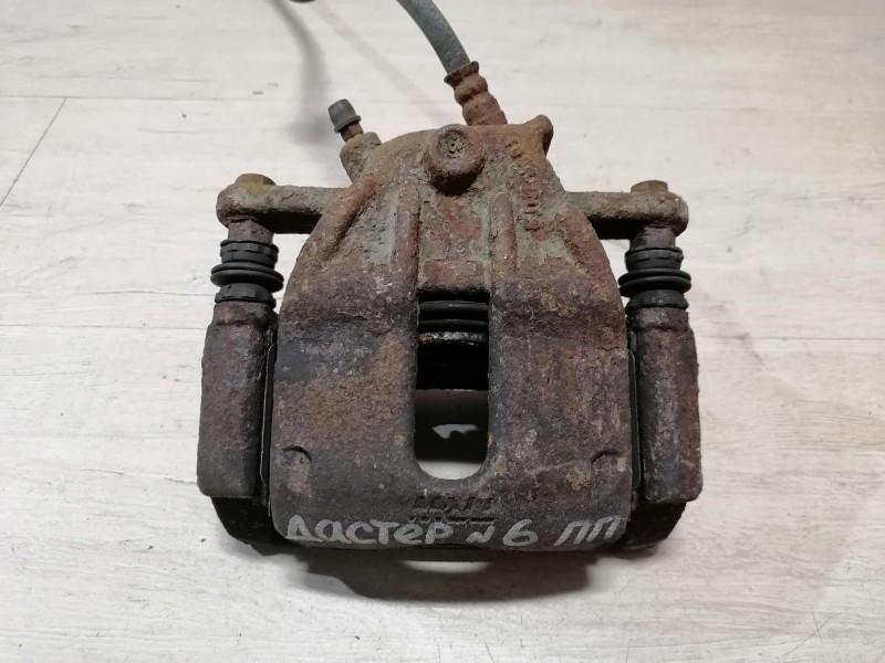 Duster №6 суппорт правый