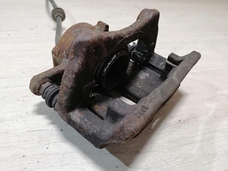 Duster №6 суппорт правый