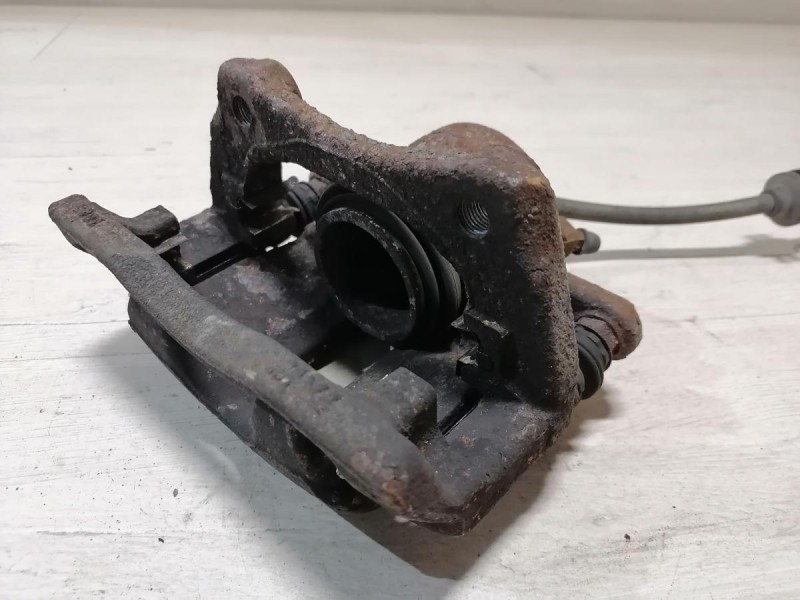 Duster №6 суппорт правый