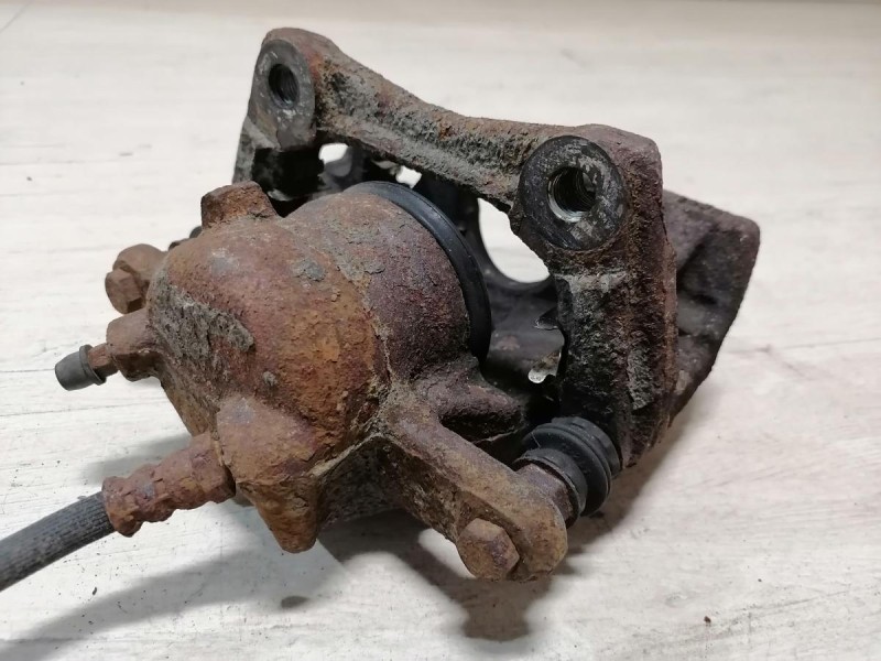 Duster №6 суппорт правый