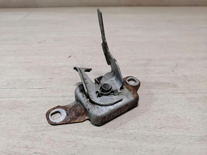 Duster №6 замок капота