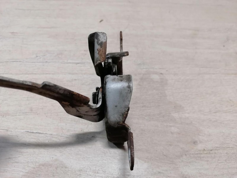 Duster №6 замок капота