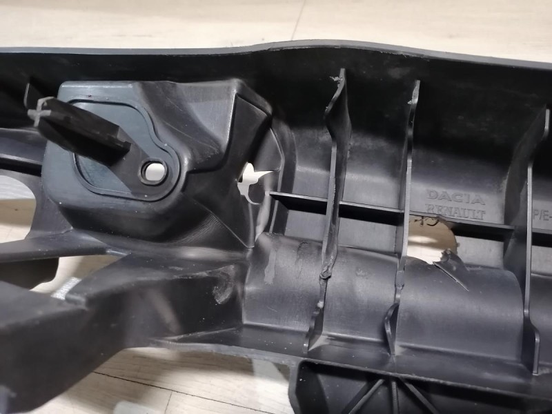 Duster №6 абсорбер заднего бампера деф