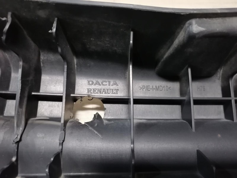 Duster №6 абсорбер заднего бампера деф