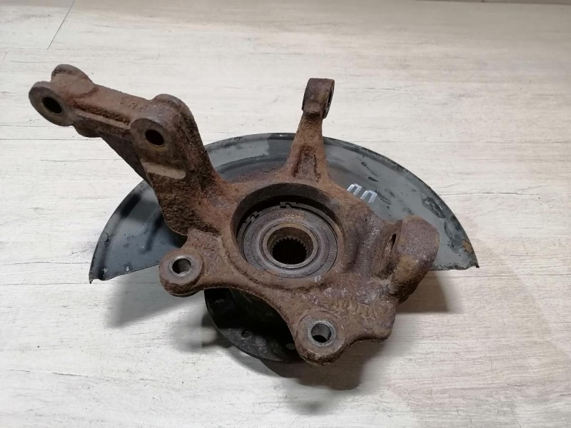 Duster №6 кулак передний правый