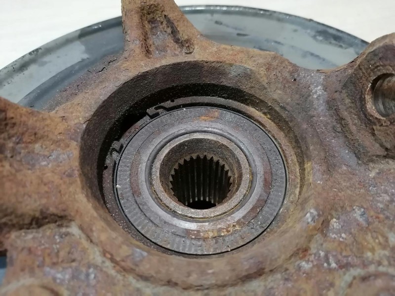 Duster №6 кулак передний правый