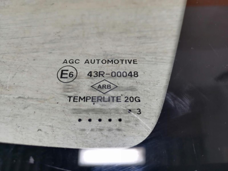 Duster №6 форточка правая 13