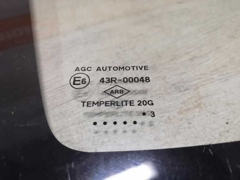 Duster №6 форточка левая 13